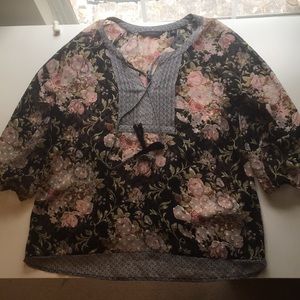 Investments black floral top size Medium